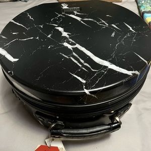 CalPak hat box.  New with tag minor scratches on the exterior.  Never used